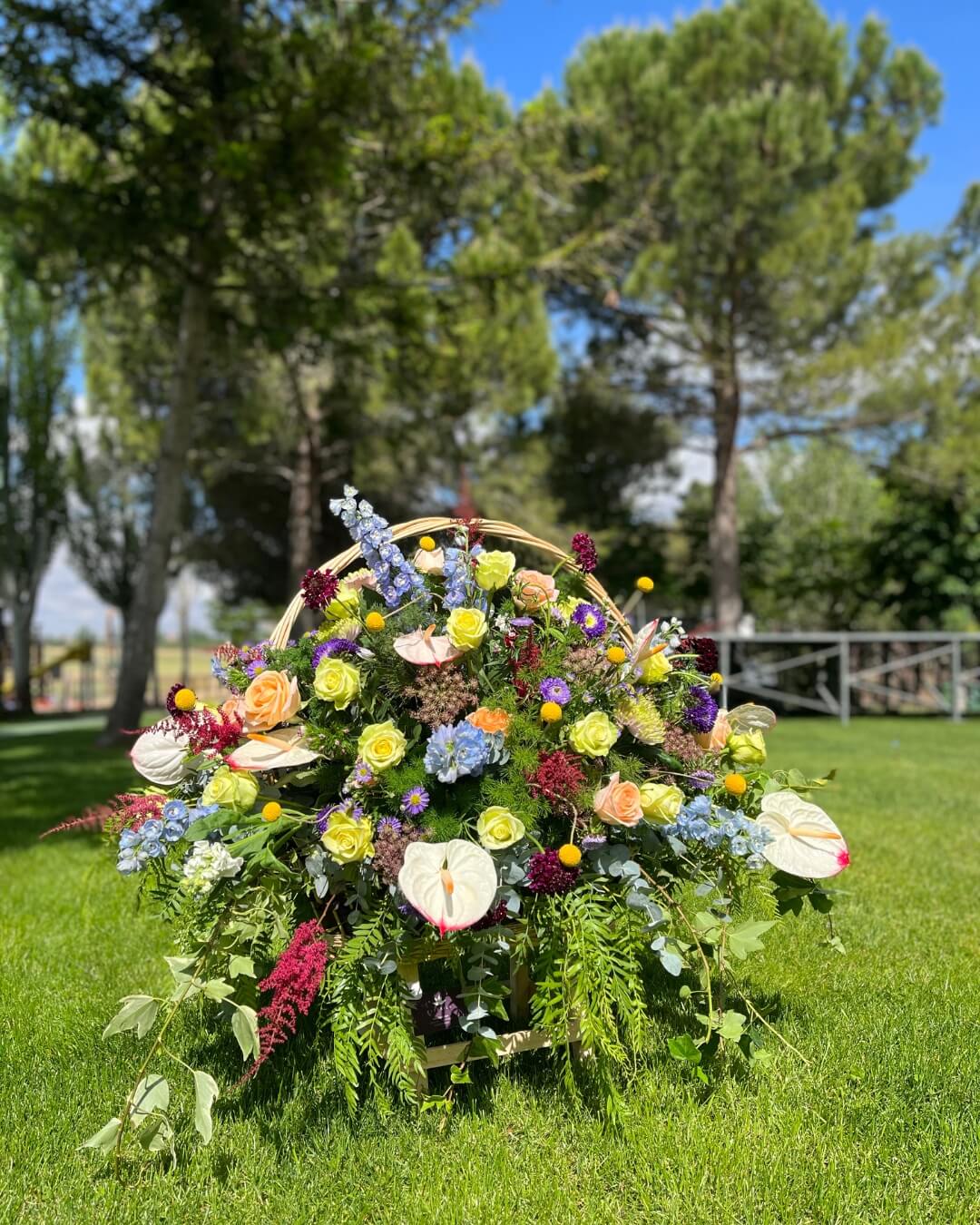 2-Arreglos-Florales-Exclusivos-en-Segovia-Floraila-Floristeria-de-Lujo-y-Naturaleza-Vivero-Bodas-Floristeria-Envios-1.jpg